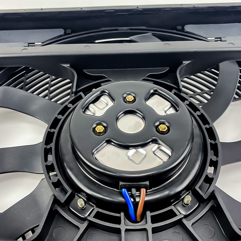 Ventilateur de refroidissement de radiateur de systèmes électriques de voiture de 4 kg 300W Voltage OEM Compatible